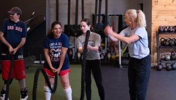 Adaptive fitness coach providing individualized support during strength and conditioning class